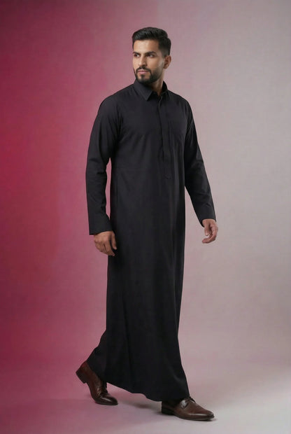 Deep Black Classic Thobe for Men – Timeless Authority featuring a rich deep black color, concealed front placket, elegant shirt collar, premium breathable fabric, and refined Saudi-inspired tailoring. Luxury men's thobe, black Saudi thobe, premium jubba, Islamic menswear, Arabic clothing, ثوب أسود فاخر, ثوب سعودي أسود, ثوب رجالي أنيق, جلابية رجالية فاخرة, دشداشة رجالية راقية, premium modest fashion ideal for work, prayer, Ramadan, Eid, business meetings, and formal occasions.