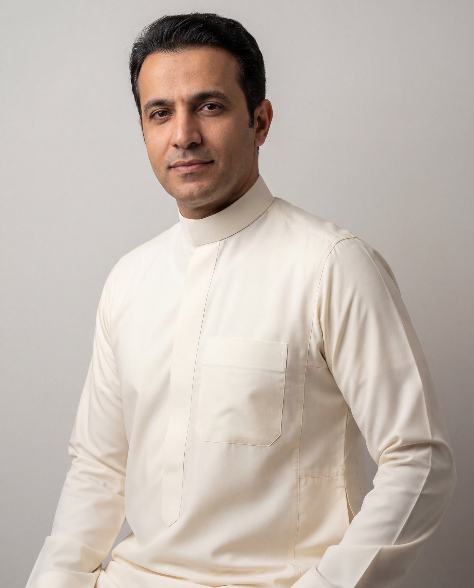 Premium Off White Saudi Thobe for Men – Refined Classic Mandarin Collar