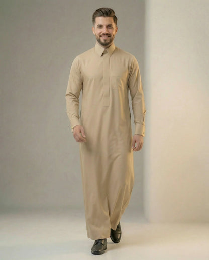 Walking view of Desert Beige Executive Thobe displaying confident movement, refined elegance, premium tailoring, executive sophistication, and luxurious Gulf-inspired occasion wear ideal for weddings, Eid gatherings, business functions, and formal celebrations. إطلالة أثناء المشي لثوب بيج فاخر تعكس الثقة والرقي والفخامة الهادئة للمناسبات الرسمية والاحتفالات الراقية.