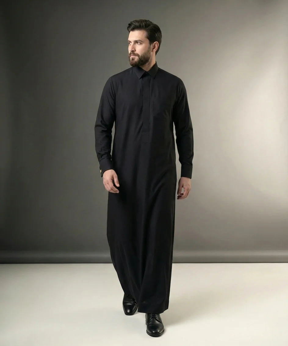 Walking view of Jet Black Executive Thobe displaying confident movement, luxury tailoring, premium comfort, timeless sophistication, and executive formal styling suitable for business settings, corporate functions, and distinguished occasions. إطلالة أثناء المشي لثوب أسود فاحم فاخر تعكس الثقة والهيبة والأناقة التنفيذية مع راحة استثنائية للمناسبات الرسمية والعملية.
